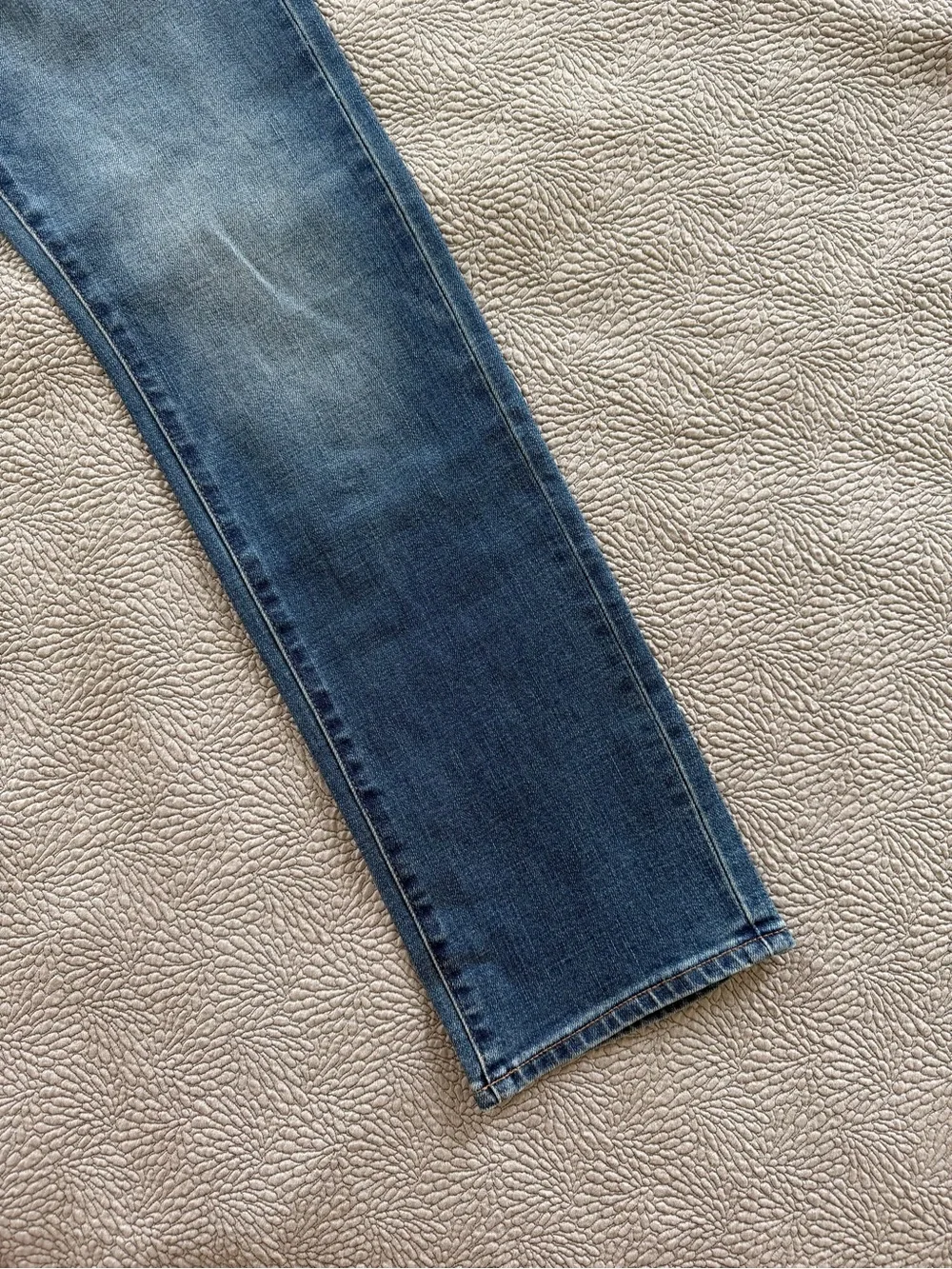 Aeropostale Men's Straight Jeans in Medium Blue Wash